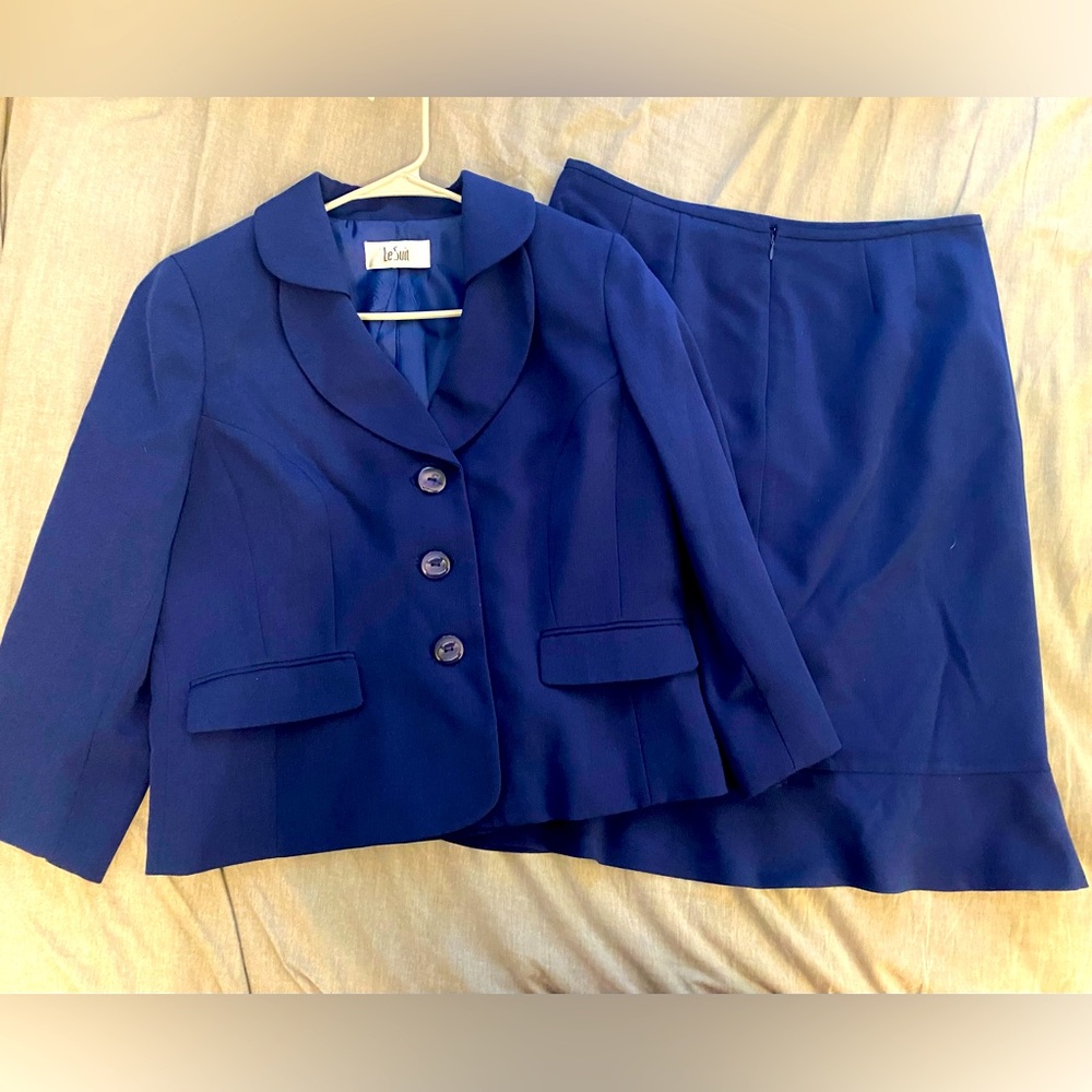 LE SUIT business suit set.